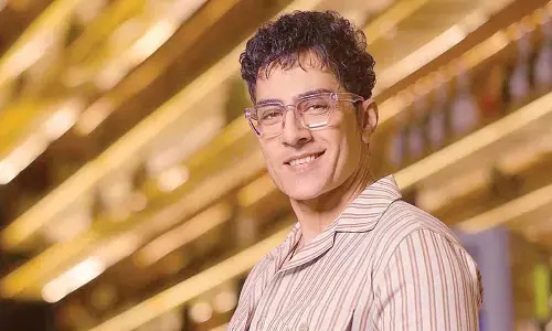 Sudhanshu Pandey embraces musical side with his soulful rendition of ‘Mujhe Raat Din Bas’