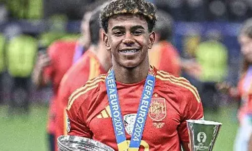 Football: Spain coach De la Fuente picks Lamine Yamal for World Cup games