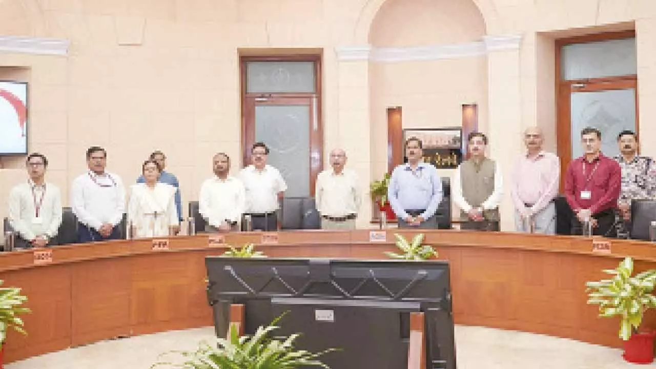 North Railway officials, passengers sing Vande Mataram North Railway officials, passengers sing Vande Mataram