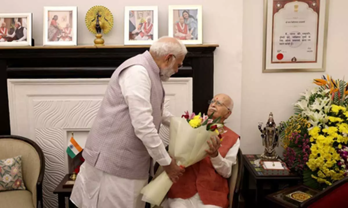 PM Modi meets Bharat Ratna LK Advani, extends birthday wishes PM Modi meets Bharat Ratna LK Advani, extends birthday wishes