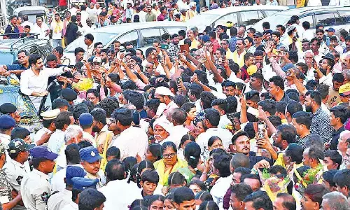 Lokesh receives grand welcome in Anantapur dist