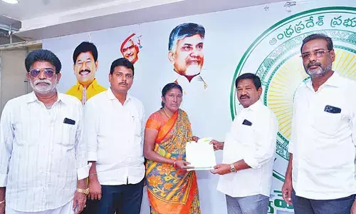 Minister Swamy distributes Rs 53.71 lakh in CMRF assistance