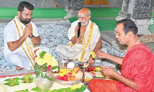 EO reviews developmental works on Indrakeeladri