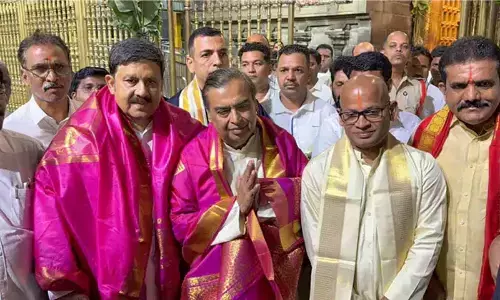 Mukesh Ambani Offers Prayers at Tirumala Temple