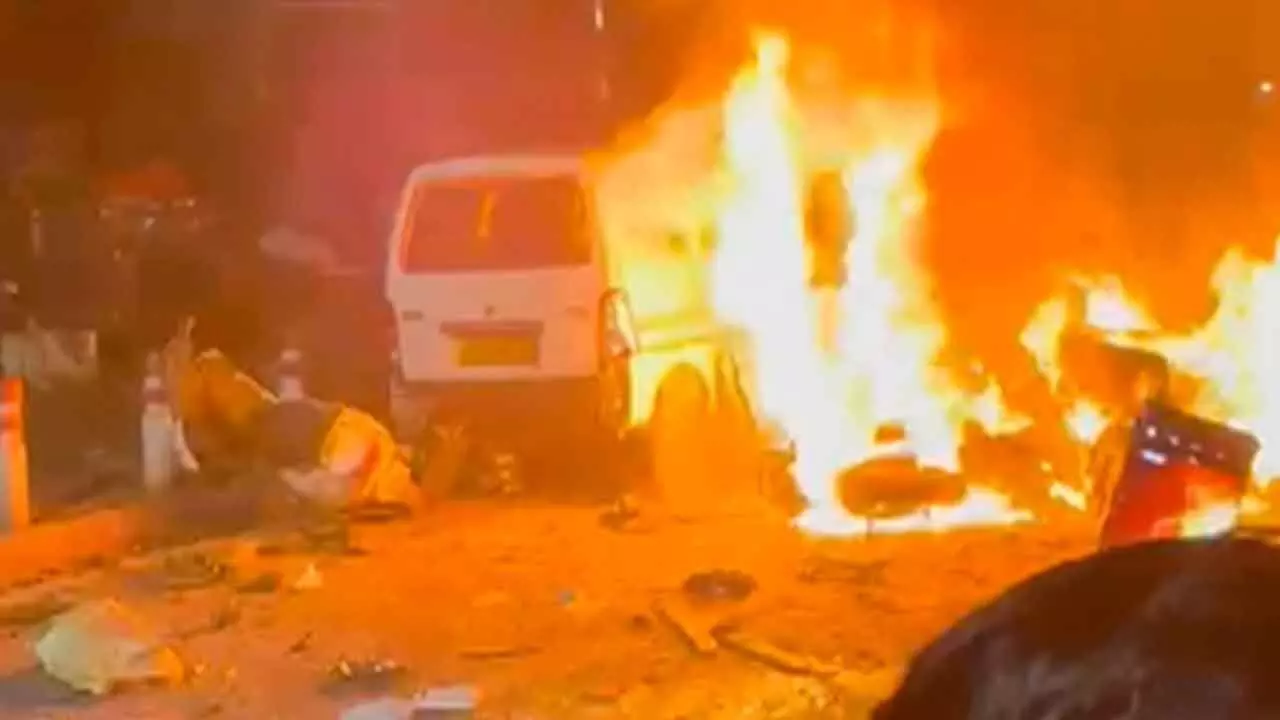 Delhi: Car explosion near Red Fort, vehicles on fire, creates panic-like situation