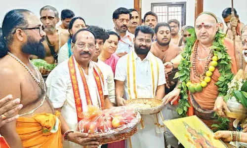 Kanchi seer invited to Durga temple