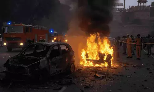 Car Explosion Near Delhi’s Red Fort Injures Several; Fire Spreads to Parked Vehicles