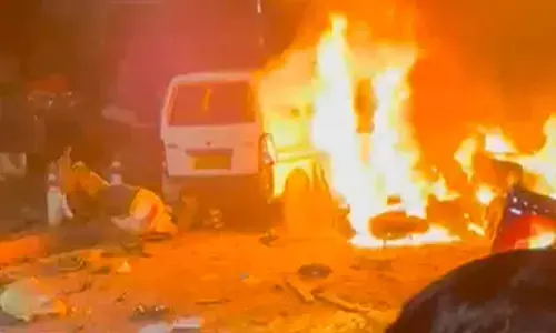 Delhi: Car explosion near Red Fort, vehicles on fire, creates panic-like situation