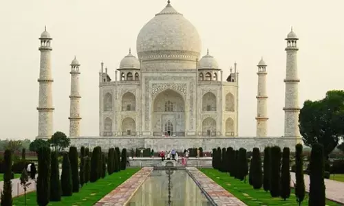 Delhi to Agra Luxury Tour: Discover the Majesty of the Taj Mahal