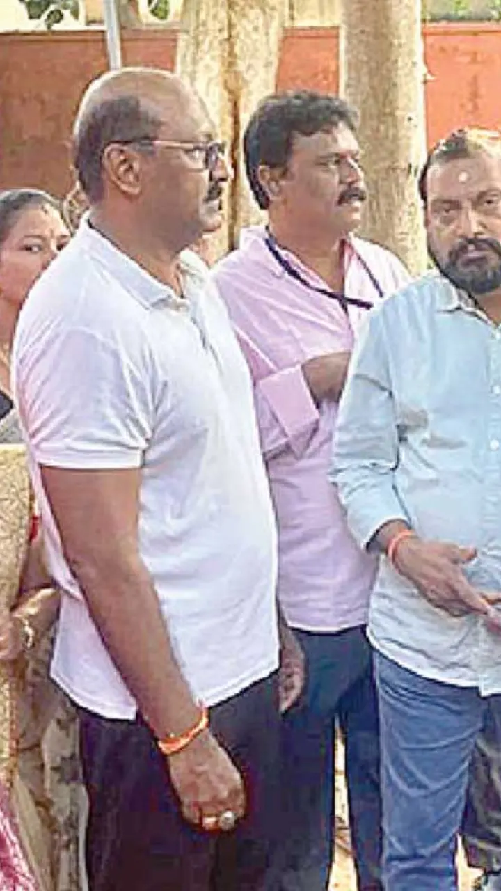 MLA assures to resolve parking issues at Marripalem Rythu Bazaar MLA assures to resolve parking issues at Marripalem Rythu Bazaar