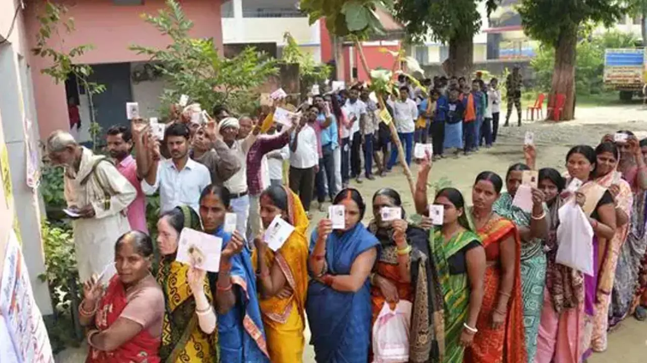 Bihar Exit Polls 2025 Predict Decisive NDA Victory; Tejashwi Yadav Rejects Projections, Alleges Bias Bihar Exit Polls 2025 Predict Decisive NDA Victory; Tejashwi Yadav Rejects Projections, Alleges Bias