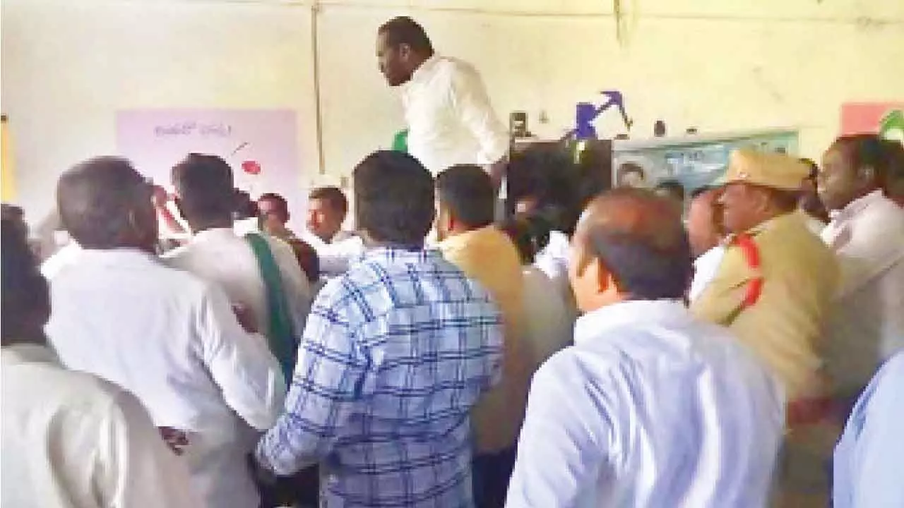 Kalyana Lakshmi cheque distribution: Cong leaders watch helplessly as BRS workers capture dais Kalyana Lakshmi cheque distribution: Cong leaders watch helplessly as BRS workers capture dais