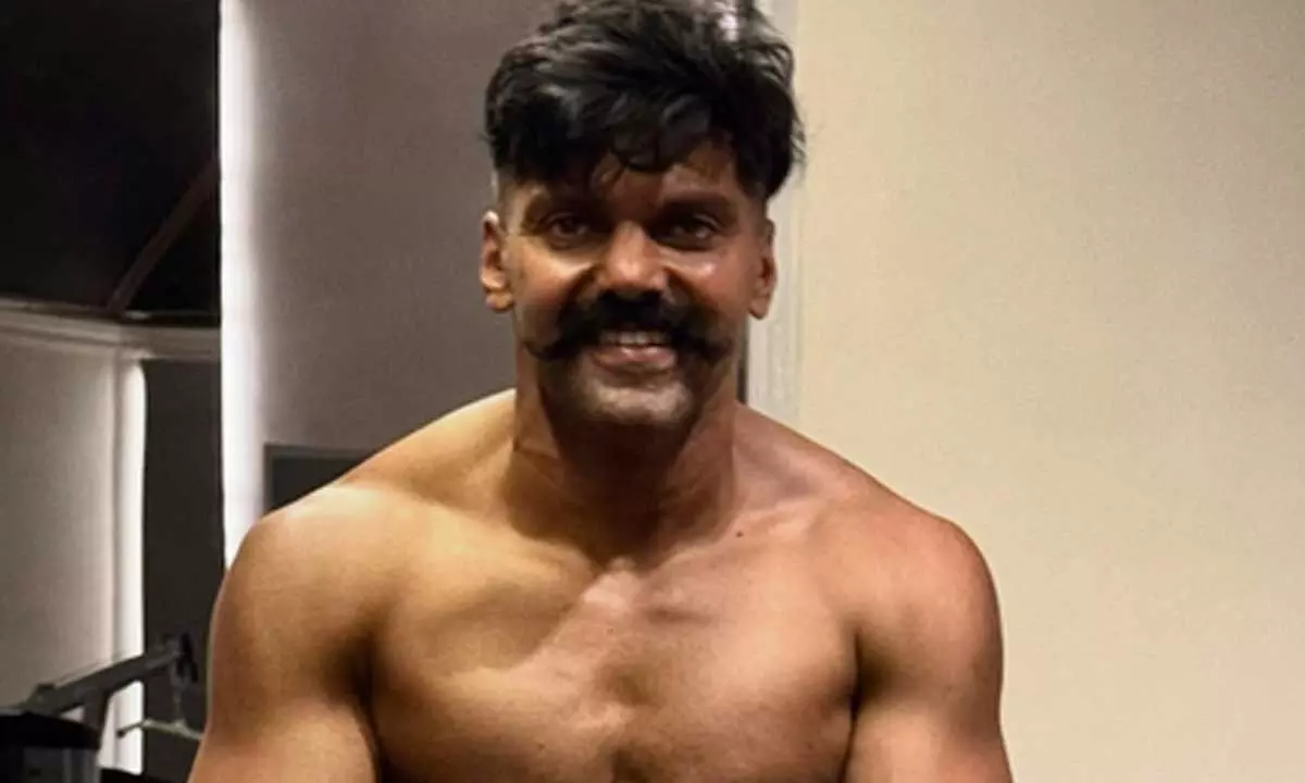 Arya hopes rains stay away to enable Vettavam team to continue shooting of climax Arya hopes rains stay away to enable Vettavam team to continue shooting of climax