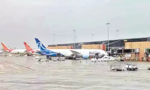 Series of bomb threats rock Hyd, Delhi, Mumbai airports Series of bomb threats rock Hyd, Delhi, Mumbai airports