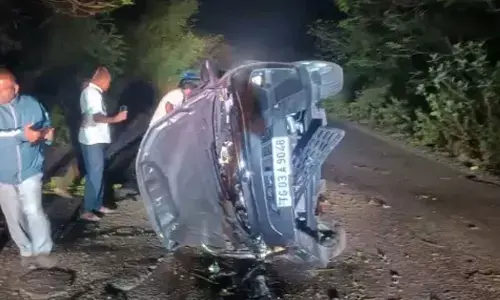 Two killed after car crashes into a tree in Hanumakonda