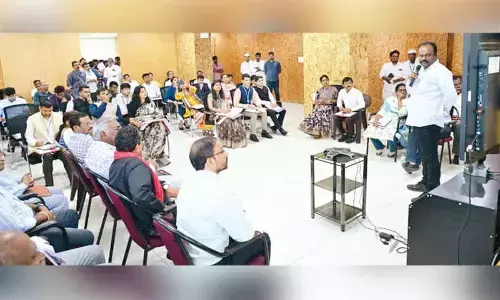 Trainee AIS officers visit VMC