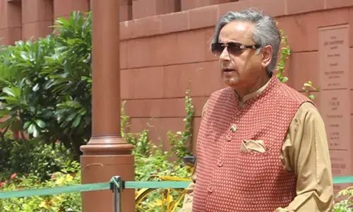 Veteran Cong leader Hassan accuses Shashi Tharoor of undermining party leadership