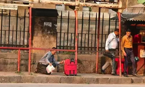 Mumbai On Edge As Suspicious Bag Near CST Triggers Panic, BDDS Confirms False Alarm