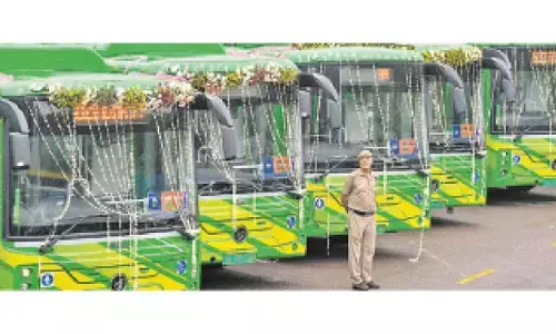Delhi CM flags off e-buses, lays foundation for test station