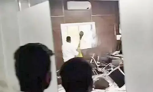 Jagan accuses TDP of ransacking YSRCP office in Hindupur