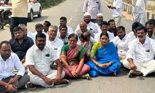 YSRCP leaders stopped from visiting Hindupur amid tension