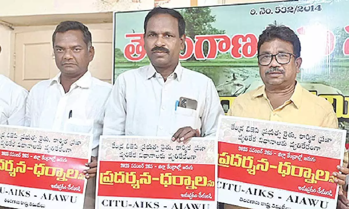 Farmers, workers set stage for mega Nov 26 stir Farmers, workers set stage for mega Nov 26 stir