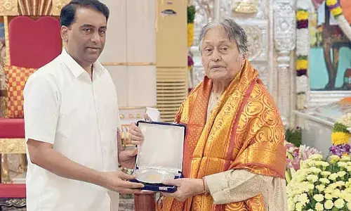 Sarod maestros felicitated at ‘strings for peace’ concert