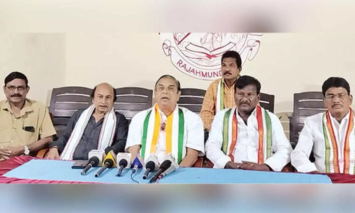 DCC chief Visweswara Reddy praises CII Summit