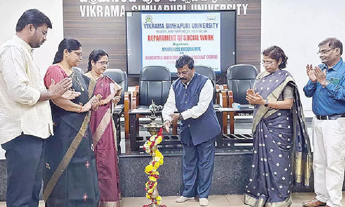 Fully utilise digital health services, students told Fully utilise digital health services, students told