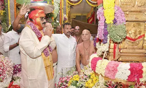 Endowments minister presents silk vastrams to Goddess Padmavathi