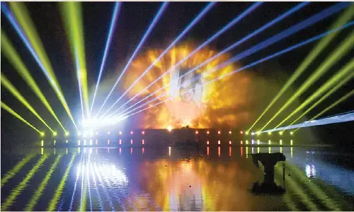 Laser show attracts huge crowds