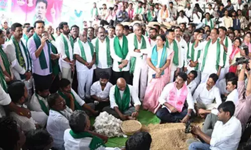 KTR meets cotton farmers, flays Centre, Telangana govt for ignoring their pleas