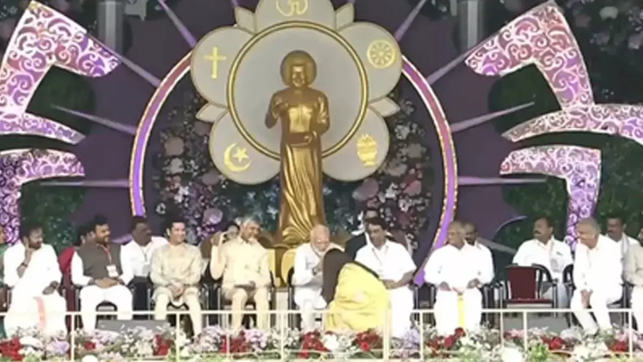 Aishwarya Rai Bachchan touches PM Modi’s feet at centenary celebrations of Shri Sathya Sai Baba