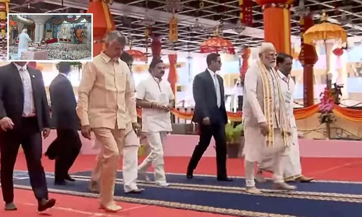 PM Modi arrives in Puttaparthi for, CM Chandrababu, Lokesh gives warm welcome PM Modi arrives in Puttaparthi for, CM Chandrababu, Lokesh gives warm welcome