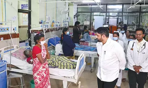 MP Putta inspects govt hospital