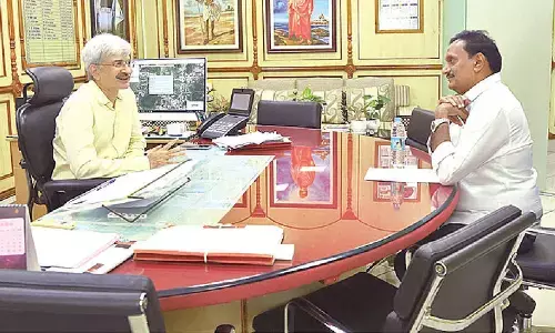 MP meets DRM over pending railway projects