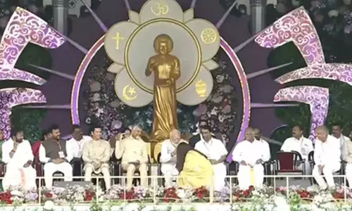Aishwarya Rai Bachchan touches PM Modi’s feet at centenary celebrations of Shri Sathya Sai Baba