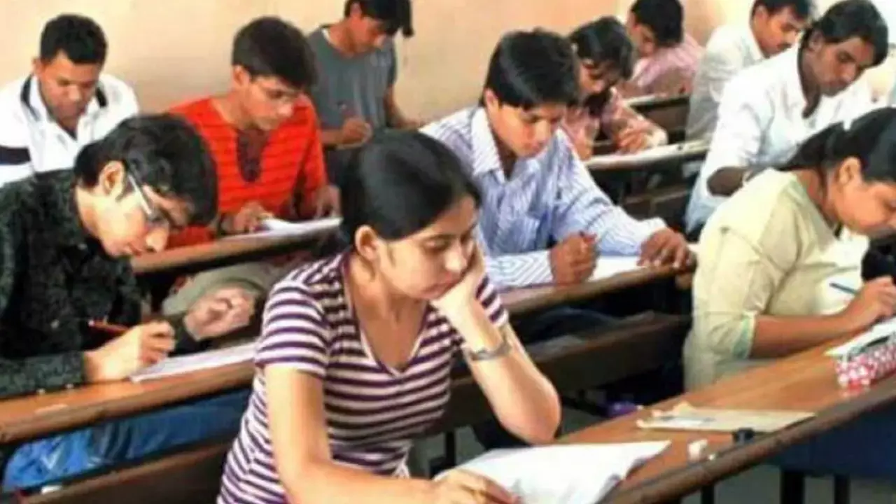 How B-Schools Can Make Graduates Job-Ready by Bridging the Skills Gaps