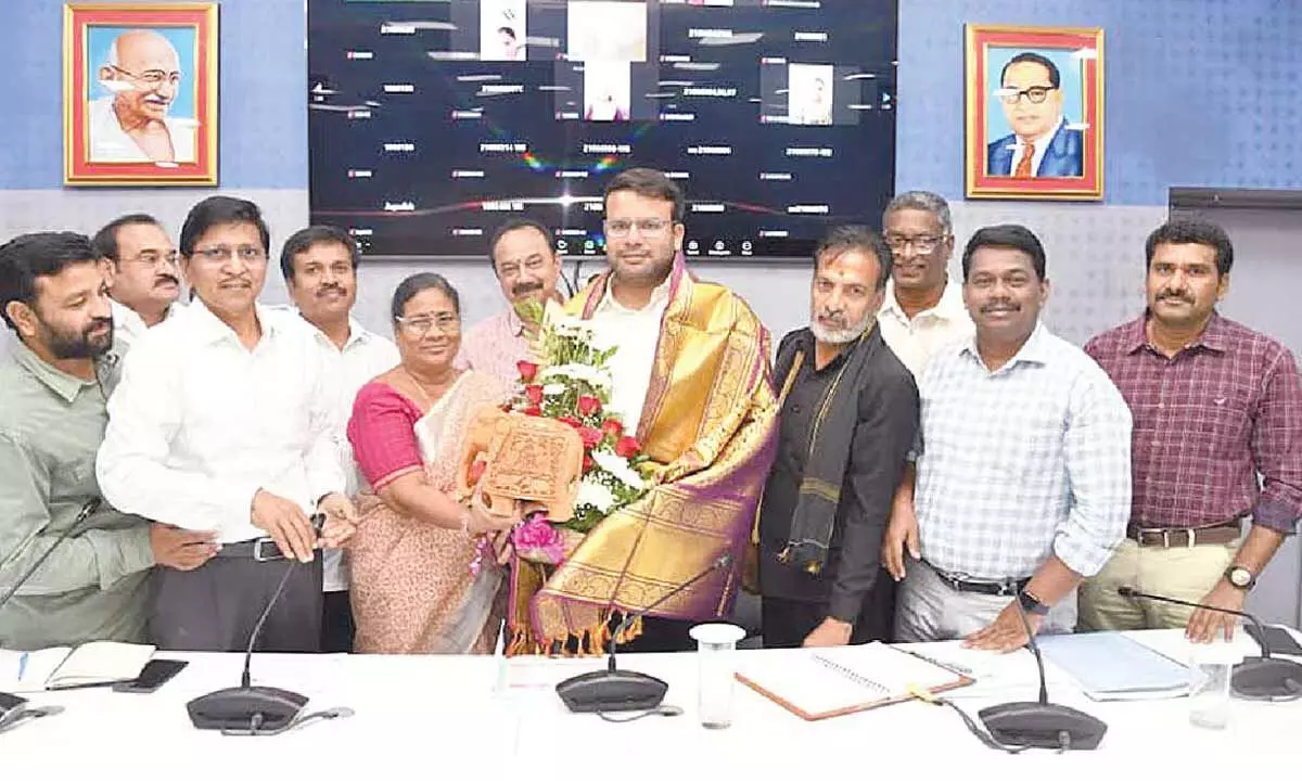 GVMC chief urges revenue officials to focus on tax collection