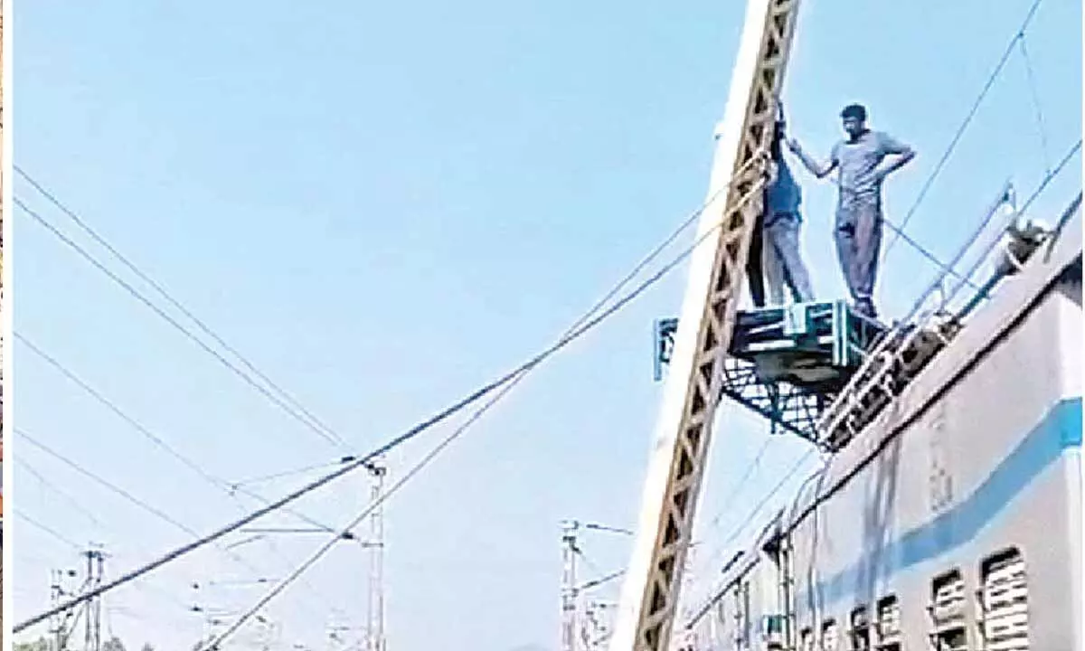 Alert loco-pilot averts major train accident Alert loco-pilot averts major train accident