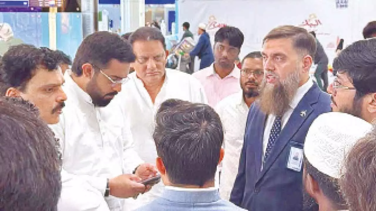 Grief-stricken family members of Umrah victims reach Saudi Arabia