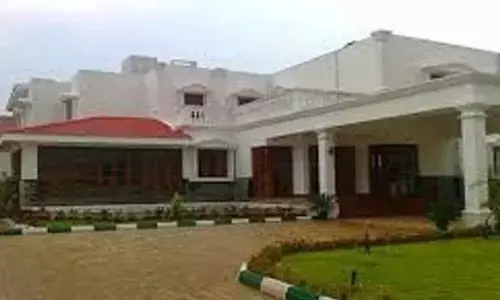 Despite cash crunch, govt  splurges on furniture!