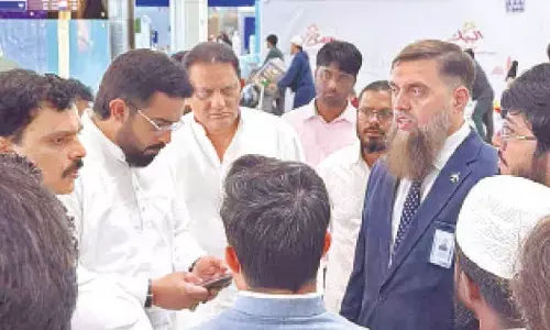 Grief-stricken family members of Umrah victims reach Saudi Arabia