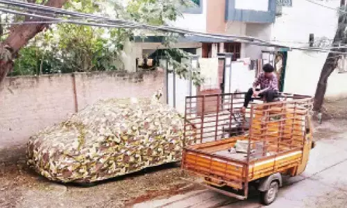 Residents up ante against blaring mobile hawkers selling goods in colonies