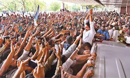 Jagan appears before CBI court after six years
