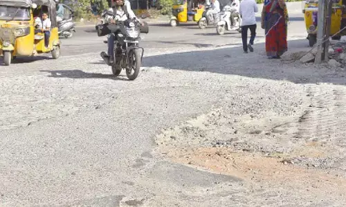 Damaged roads on Erragadda-Borabanda stretch turn into nightmare for commuters