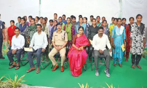 37 Maoists lay down arms