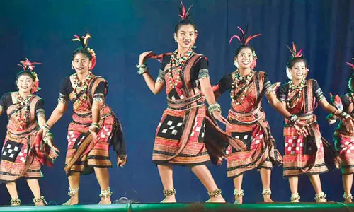 Display of ancient folk art forms mesmerise audience
