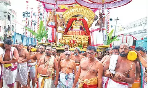 Sri Rangam Vaishnavas join Vahana Seva