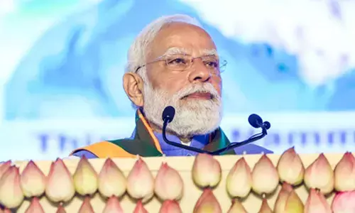 PM Modi Pays Heartfelt Tribute to Dharmendra Ji: End of an Era in Indian Cinema